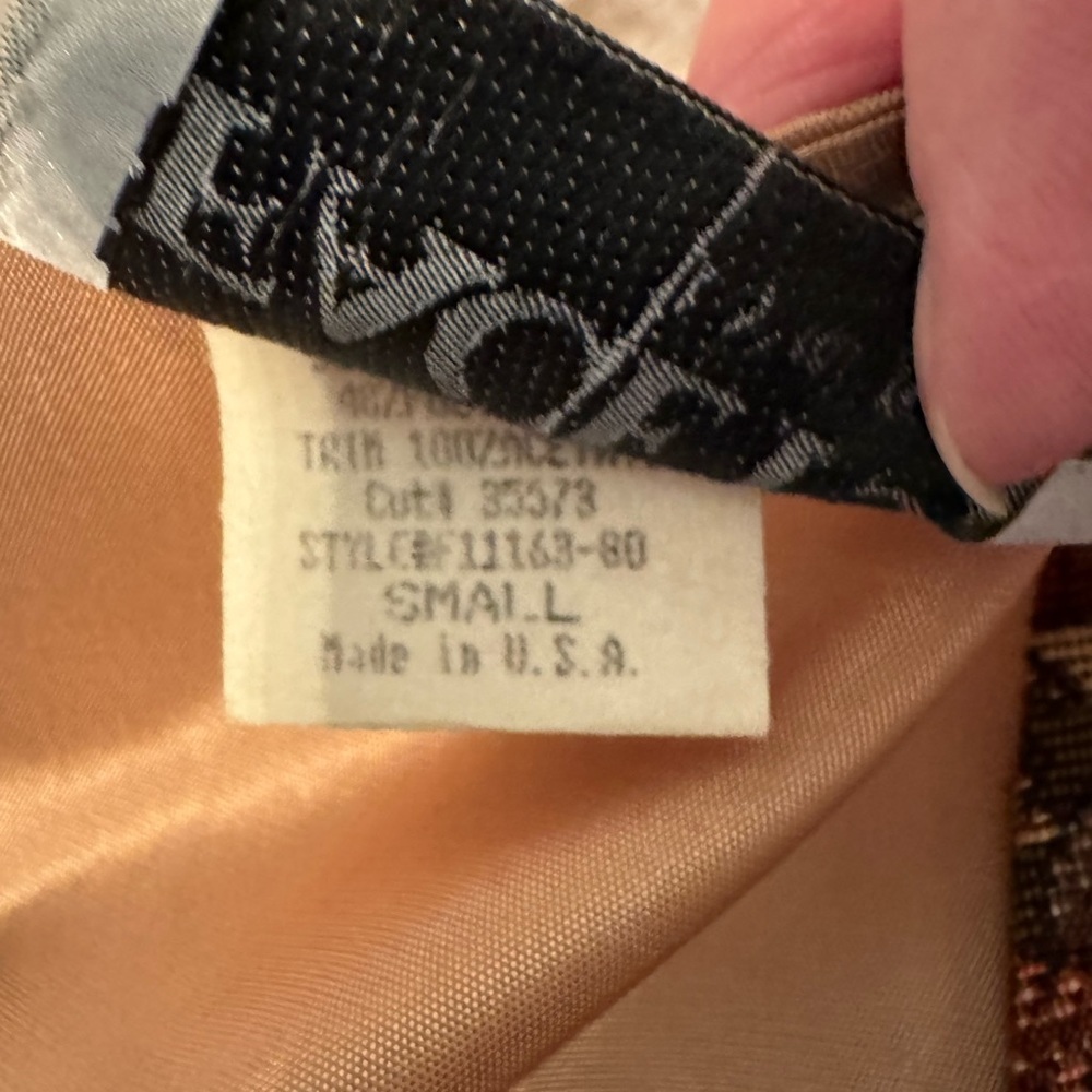 Vest made by Facets covered in Teddy Bears. Size S. Adjustable w/tie. Br… - Picture 12 of 14